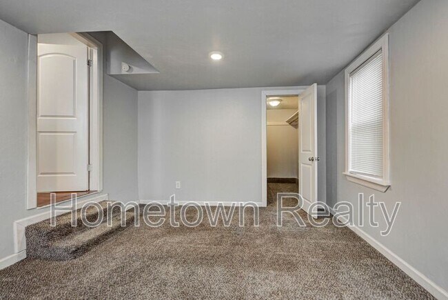 Building Photo - 3200 SW 38th St