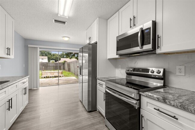 Building Photo - 3257 Laurel Dale Dr