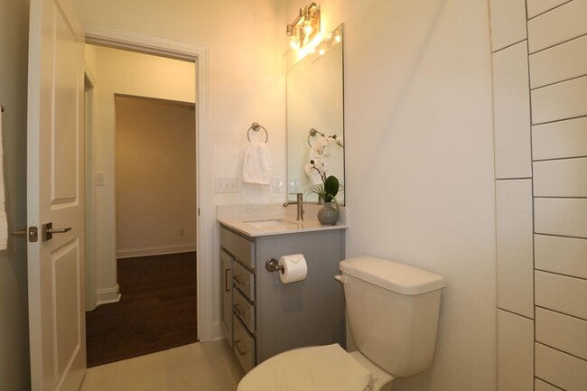 Building Photo - 772 Gibb St