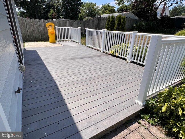 Building Photo - 27 Dunmore Ave