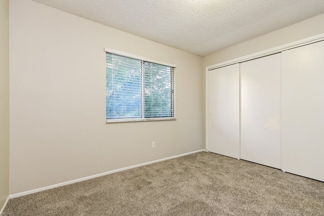 Building Photo - 490 Chicago Woods Cir