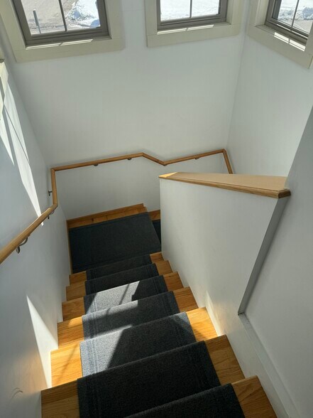 Building Photo - 44 Luck St