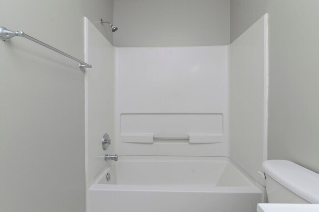 Building Photo - Freshly Updated 3 bedroom Home with New Ro...