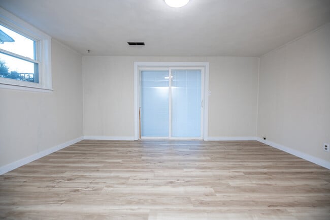 Building Photo - Home in Far North Peoria