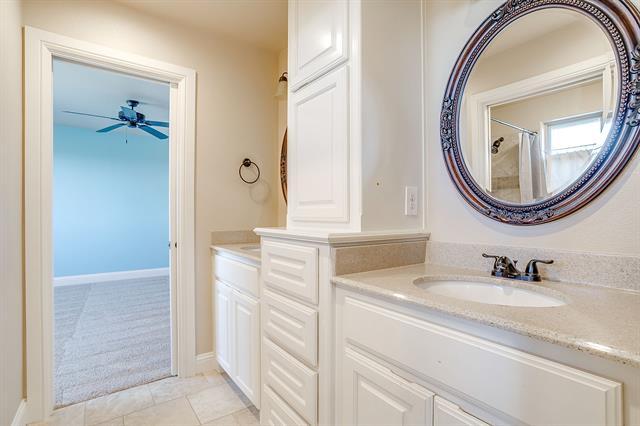 Building Photo - 1600 Oak Ridge Estates