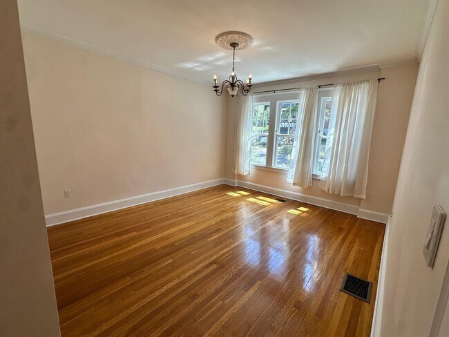 Building Photo - 273 Mason Terrace