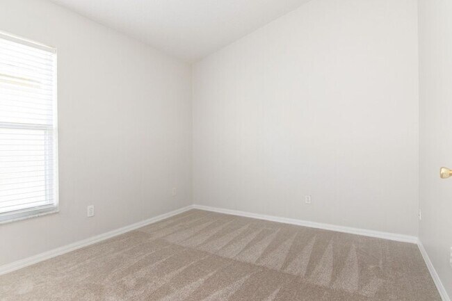 Building Photo - 9853 Portofino Dr