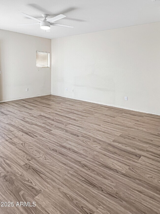 Building Photo - 1015 S Val Vista Dr