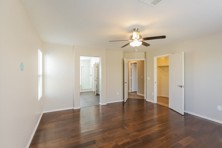 Building Photo - 7218 S 39th Dr