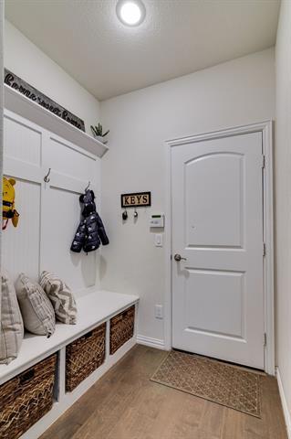 Building Photo - 4800 Meadow Falls Dr