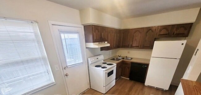 Building Photo - 5745 Pine Tree St S