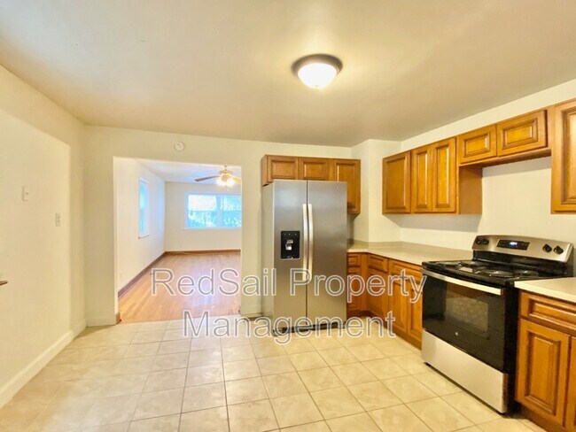 Building Photo - 409 W 38th St