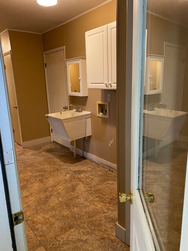 Building Photo - Coming soon! 4 Bedroom Farmhouse for Rent ...