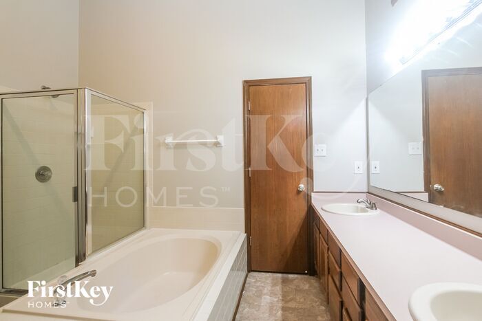 Building Photo - 1127 Farmview Ct