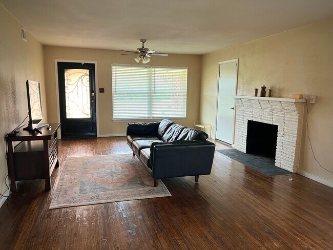 Building Photo - 3472 Rugged Dr