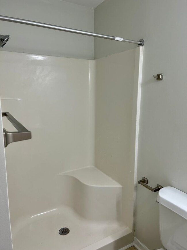 Building Photo - Charming 3 bedroom, 2.5 bath cottage within minutes to Shoppes at Willow Lawn, Carytown