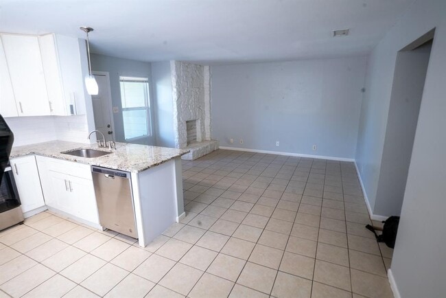 Building Photo - 9703 Roxanna Dr