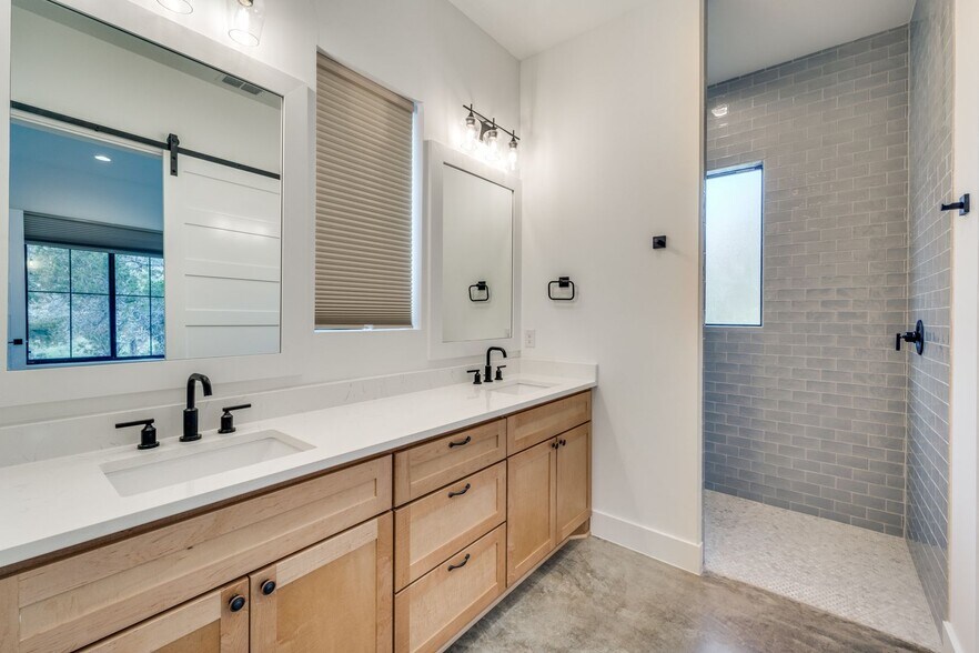 Building Photo - 1211 Westhaven Dr