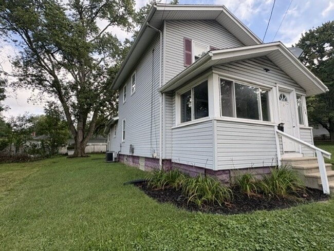Building Photo - 1201 Smithfarm Ave