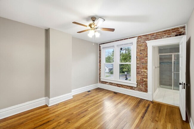 Building Photo - 342 Taylor Ave