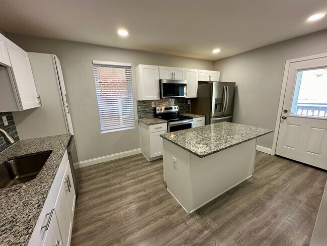 Building Photo - Beautifully rehabbed unit in Tower Grove S...