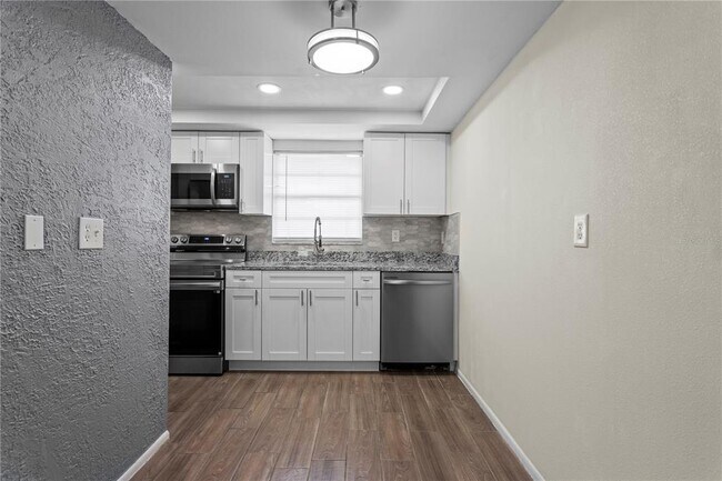 Building Photo - 13046 Leverington St