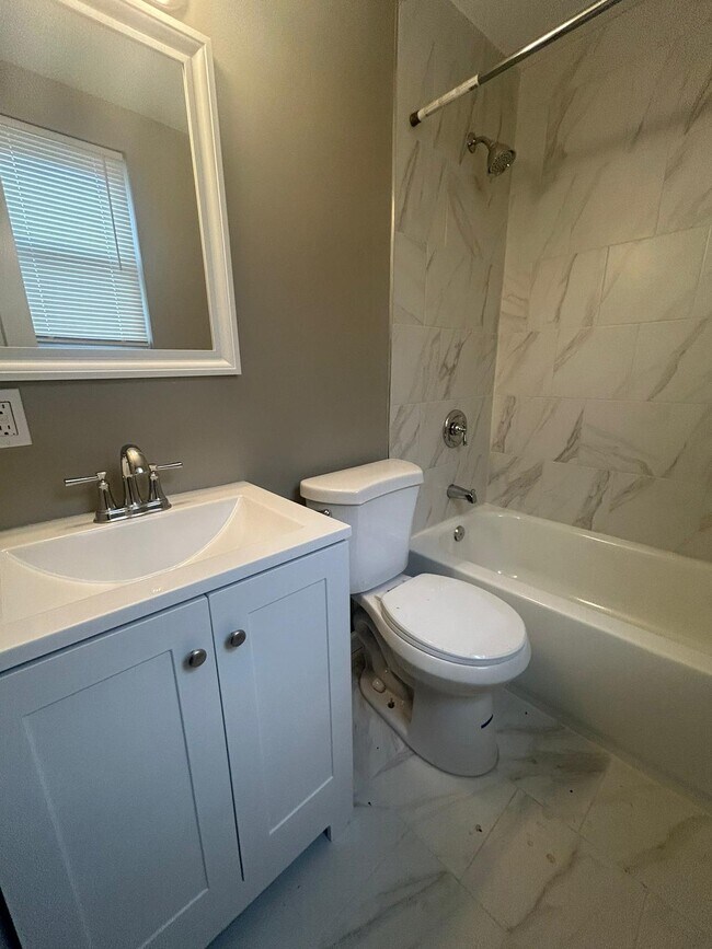 Building Photo - 2735 Bookert Dr