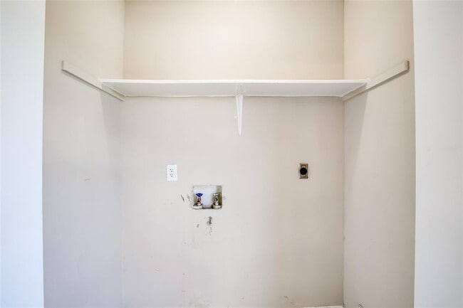 Building Photo - 8419 Riverstone Dr