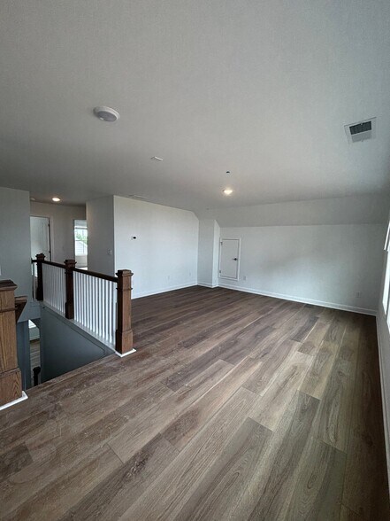 Building Photo - 202 Summit Ave SE