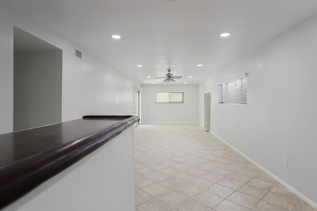 Building Photo - 7055 Avenida Leon