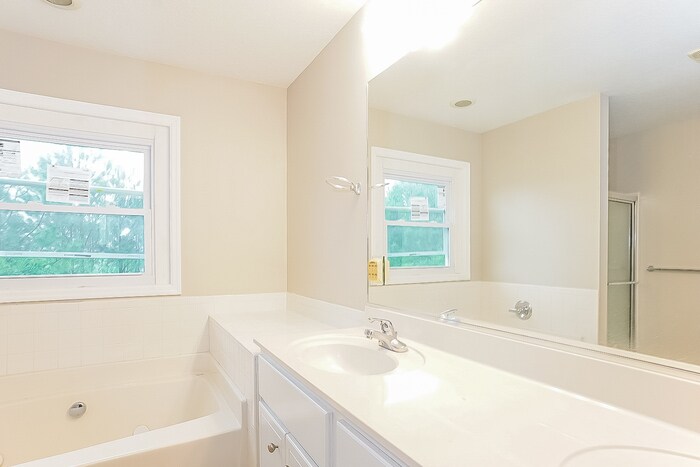 Building Photo - 744 Michelle Ct