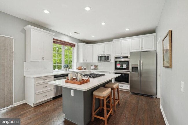 Building Photo - 51 Knickerbocker Ln