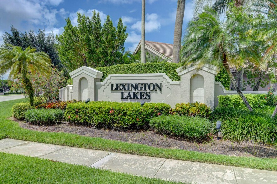 Building Photo - 10201 Lexington Lakes Blvd N