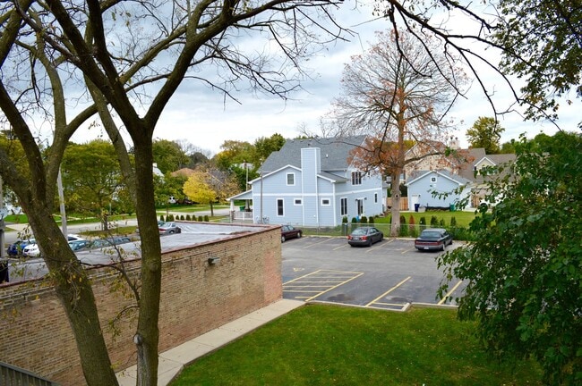 Building Photo - 311-313 S Main St