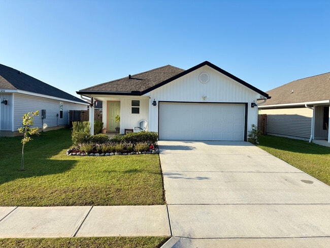 Building Photo - 5236 Peach Dr