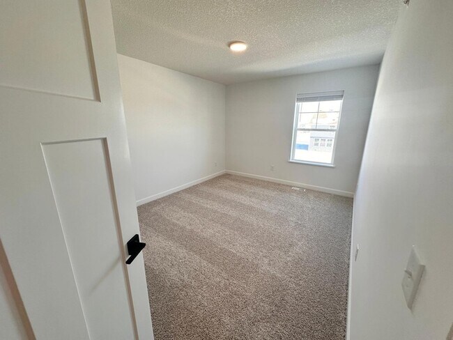 Building Photo - 5279 Long Pointe Pass