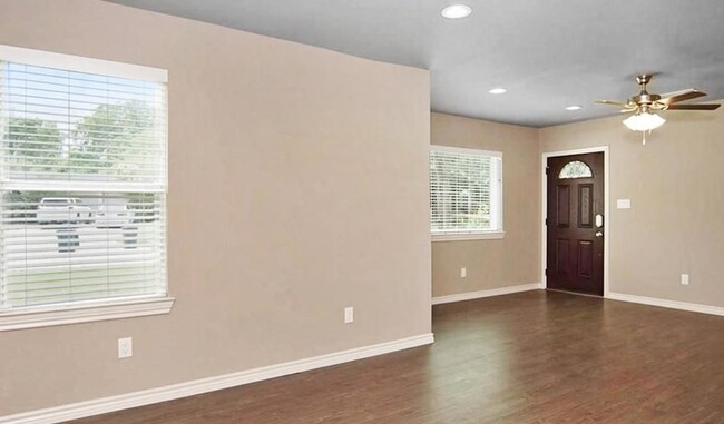 Building Photo - 3804 W Spurgeon St