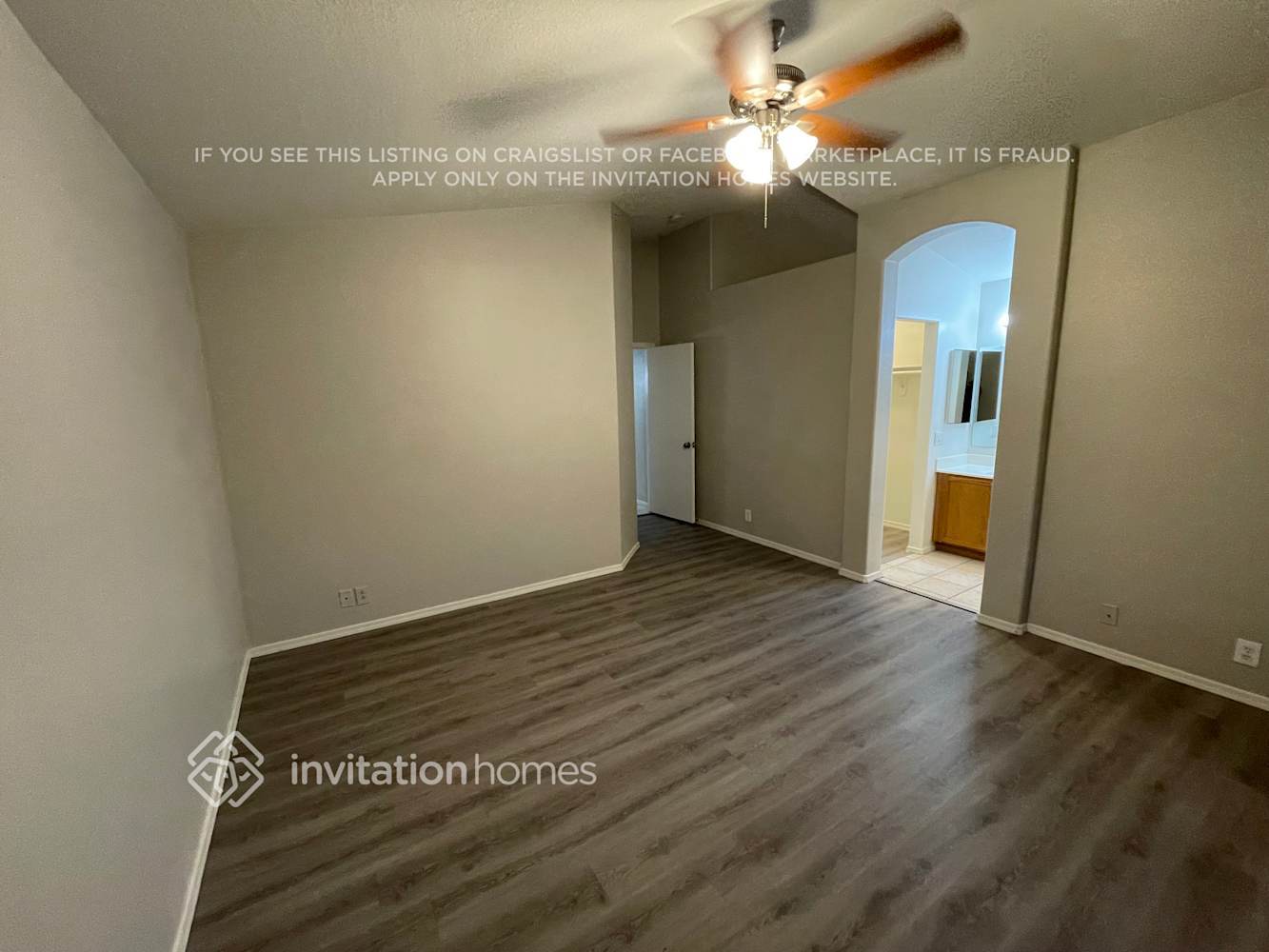 Building Photo - 10728 E Enid Ave