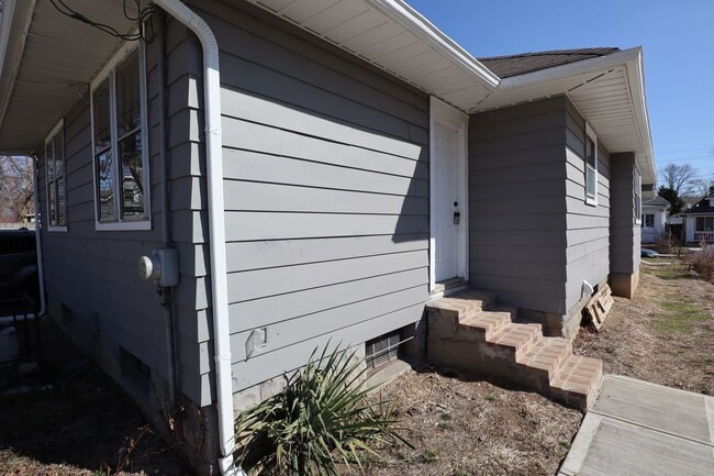 Building Photo - Newly Updated 3 Bedroom Home!