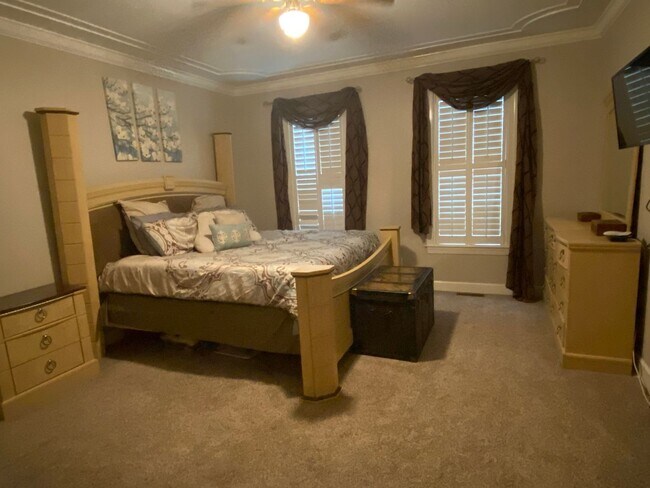 Building Photo - Beautiful Brick Home for Rent – Spacious, ...