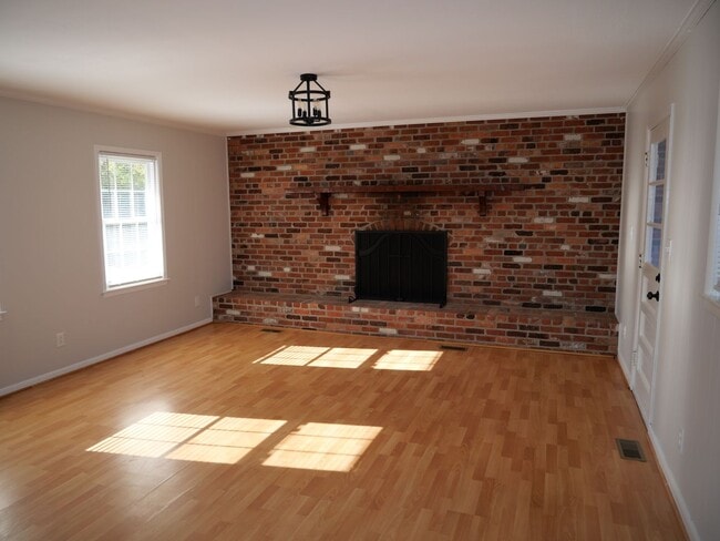 Building Photo - 8 Terrace Dr