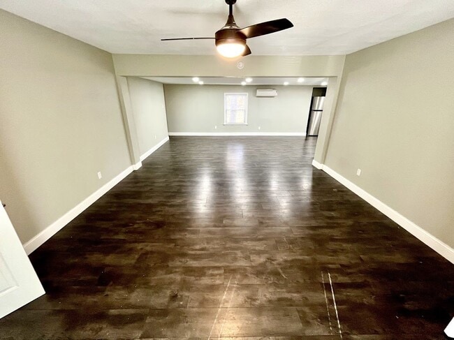 Building Photo - Beautifully Remodeled 3 Bedroom, 2 Bathroo...