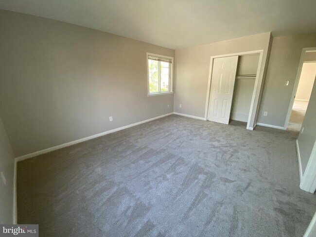 Building Photo - 1712 12th St S