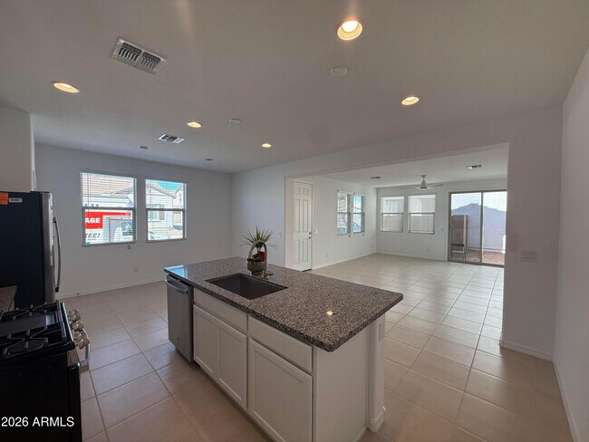 Building Photo - 14668 W Soft Wind Dr