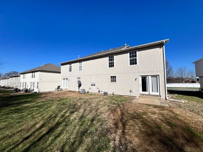 Building Photo - 3 Bed, 1.5 Bath Duplex with Garage and Extra Storage Space!