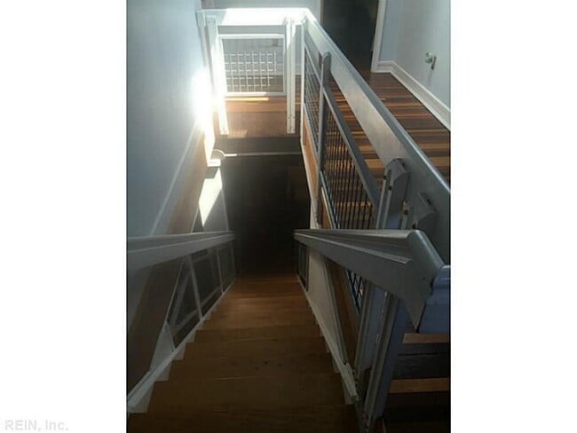 Building Photo - Gorgeous Loft At The Center Of It All Downtown!
