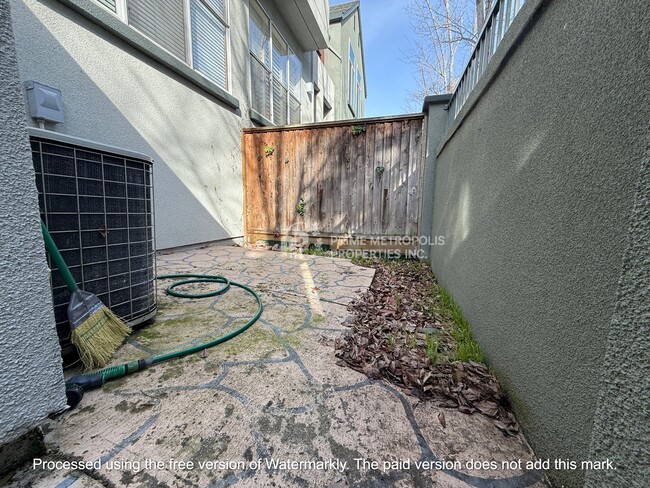 Building Photo - 643 Atherton Pl