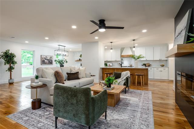 Building Photo - 7741 La Avenida Dr