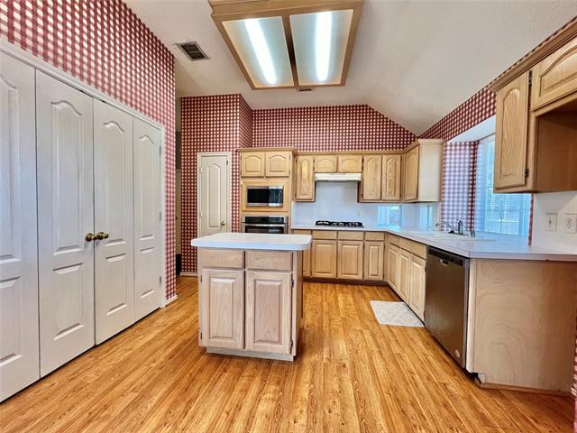 Building Photo - 1800 Quail Hollow Dr