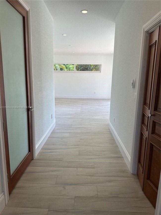 Building Photo - 10600 SW 69th Ave